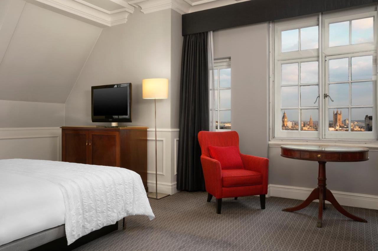 Le Meridien Piccadilly Londra Esterno foto A room at the hotel
