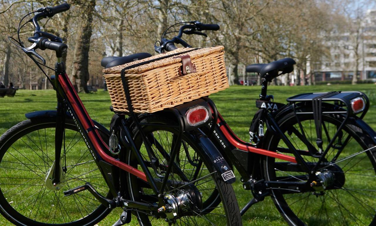 Le Meridien Piccadilly Londra Esterno foto A bicycle with a rear carrier