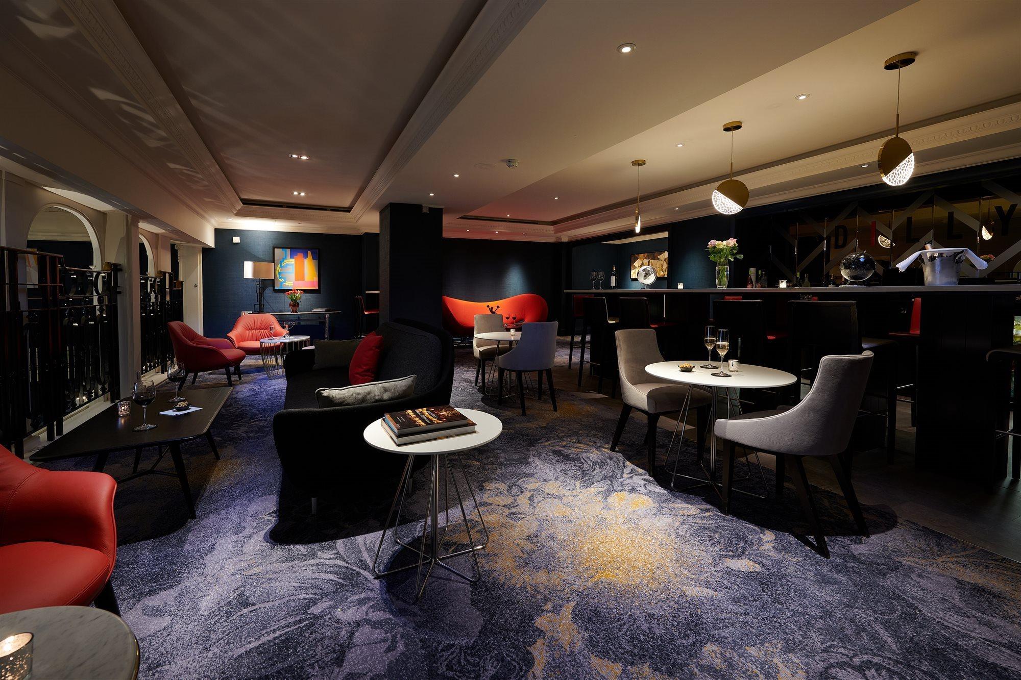 Le Meridien Piccadilly Londra Esterno foto The lounge at the Mandarin Oriental, Hong Kong
