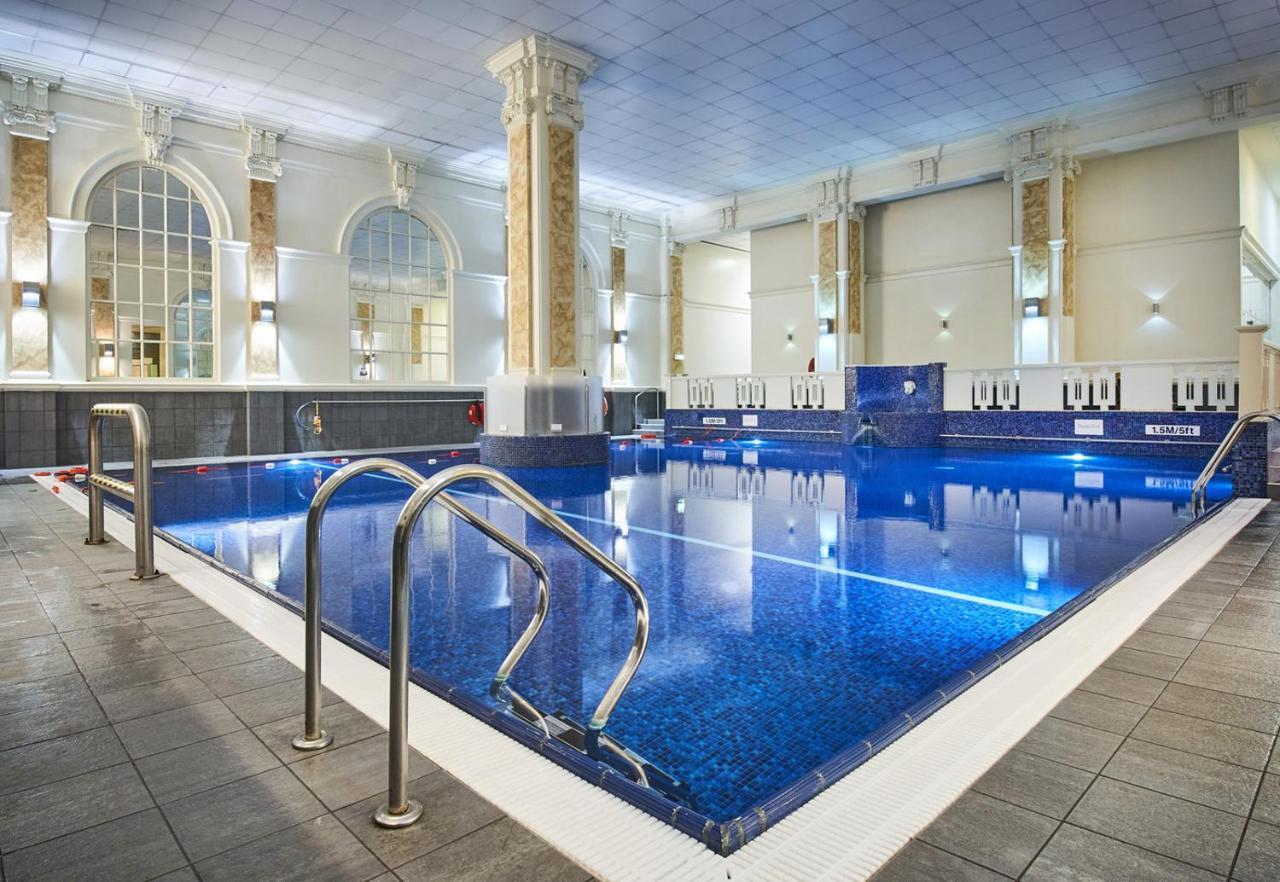 Le Meridien Piccadilly Londra Esterno foto The swimming pool at the hotel