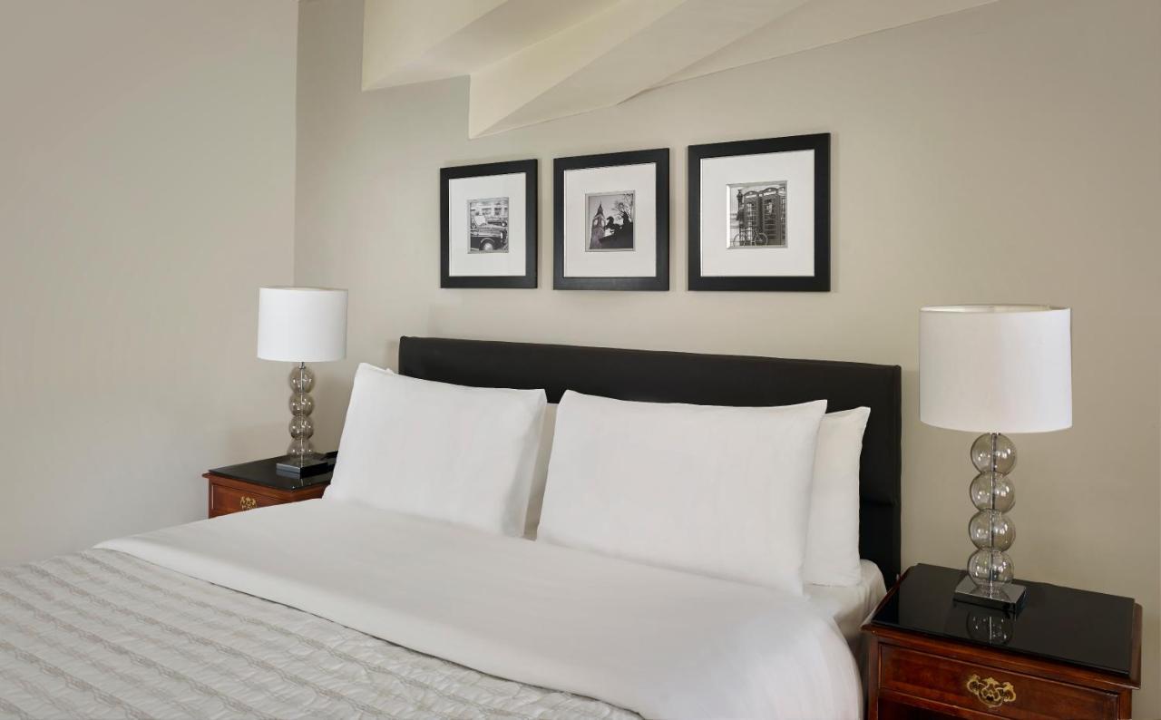 Le Meridien Piccadilly Londra Esterno foto A guest room at the Ritz-Carlton, Boston