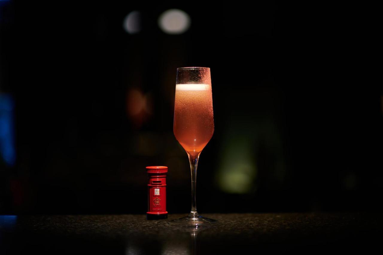 Le Meridien Piccadilly Londra Esterno foto A Champagne Cocktail