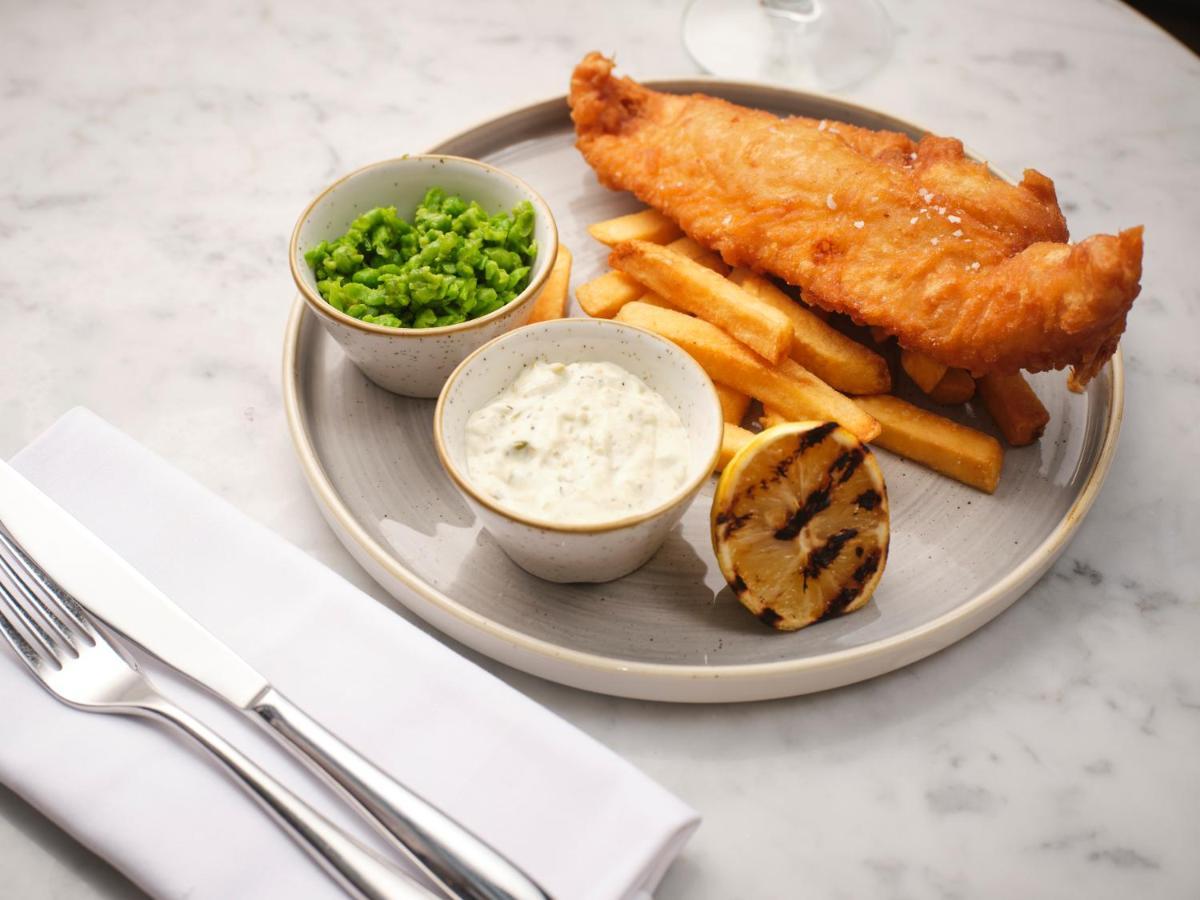 Le Meridien Piccadilly Londra Esterno foto Fish and chips at The Ivy