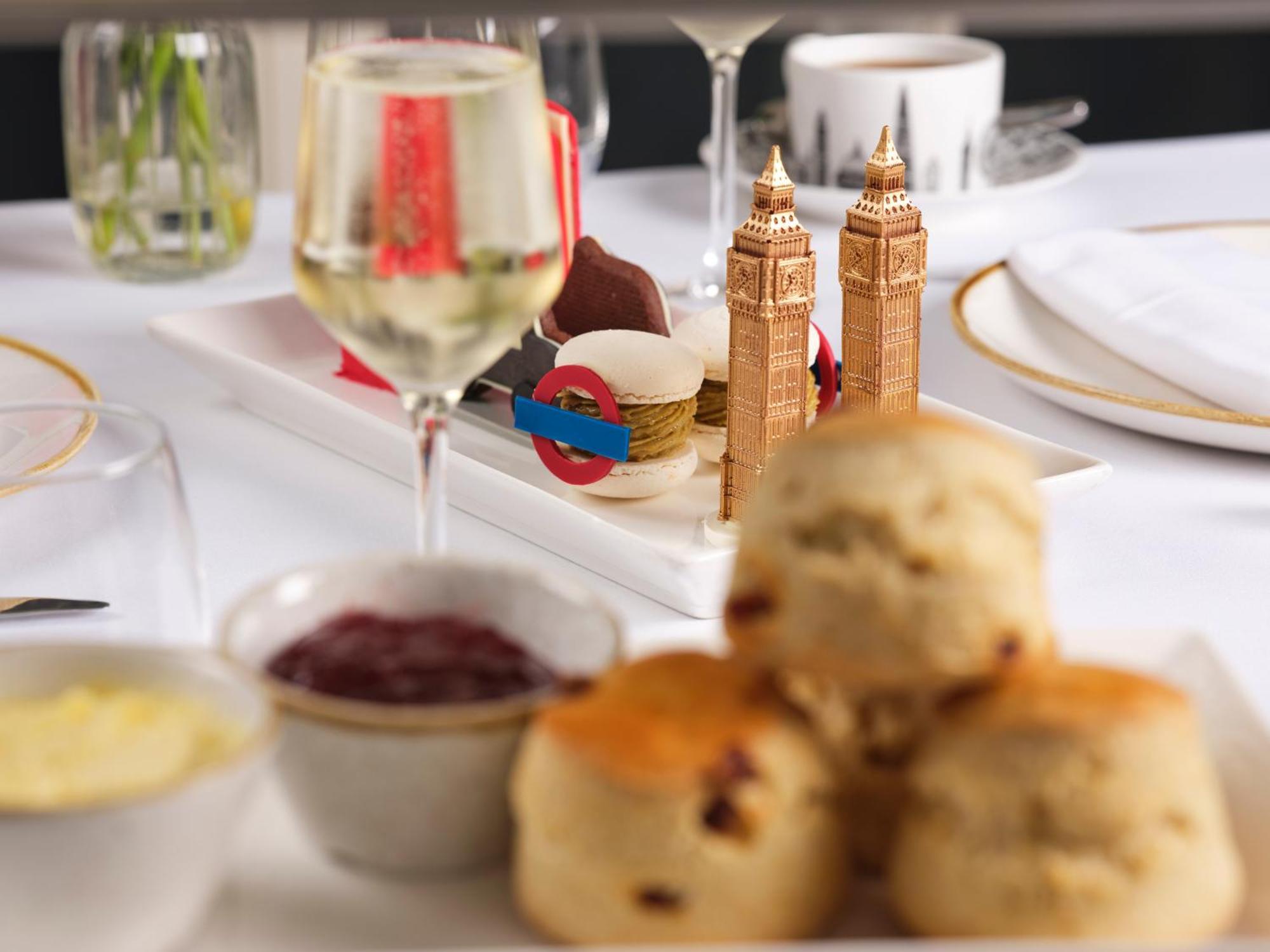 Le Meridien Piccadilly Londra Esterno foto Afternoon tea at the Ritz