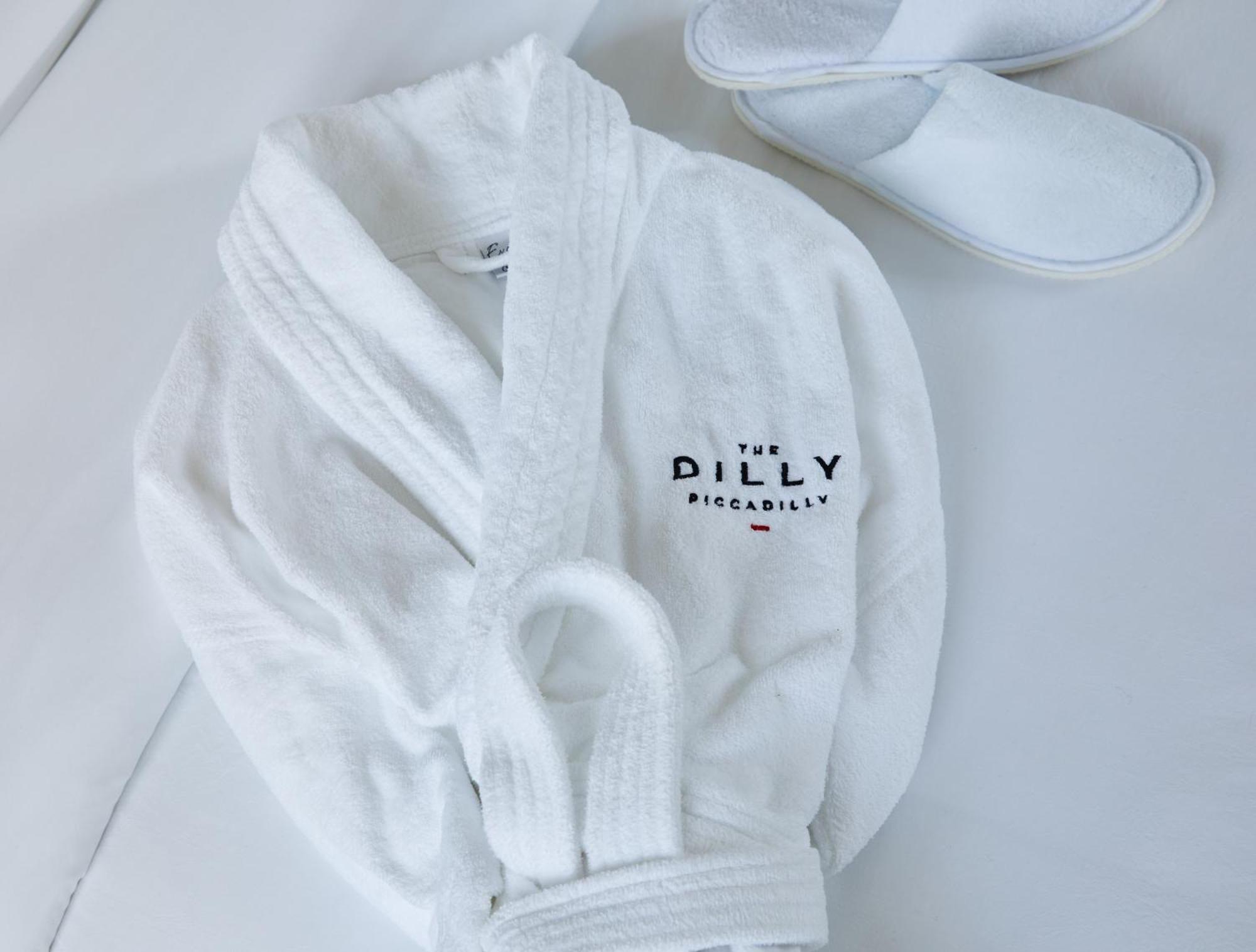 Le Meridien Piccadilly Londra Esterno foto Dilly Bathrobe