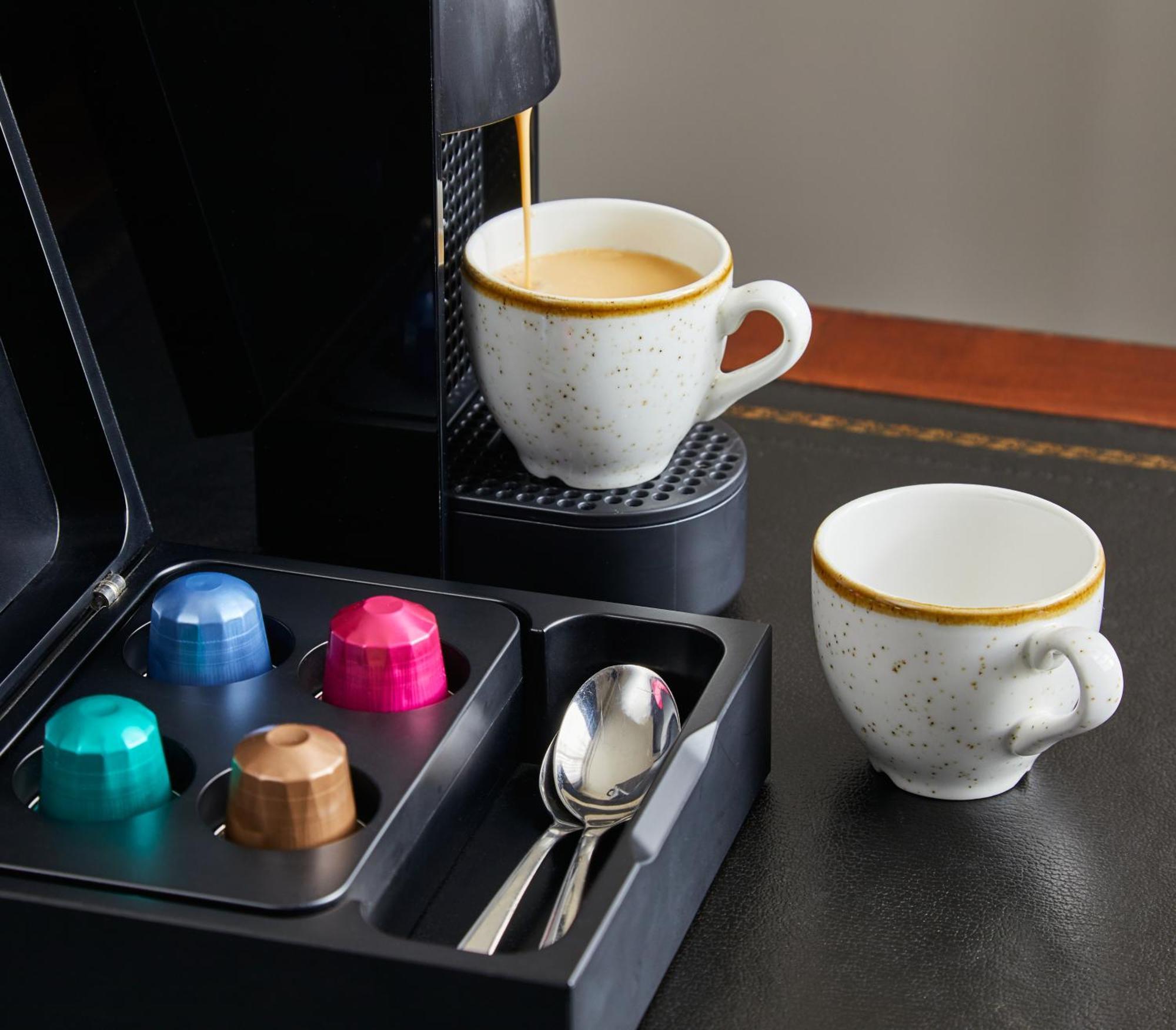 Le Meridien Piccadilly Londra Esterno foto A Nespresso machine